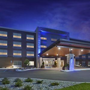 Holiday Inn Express & Suites Grand Rapids Airport North, An Ihg Hotel